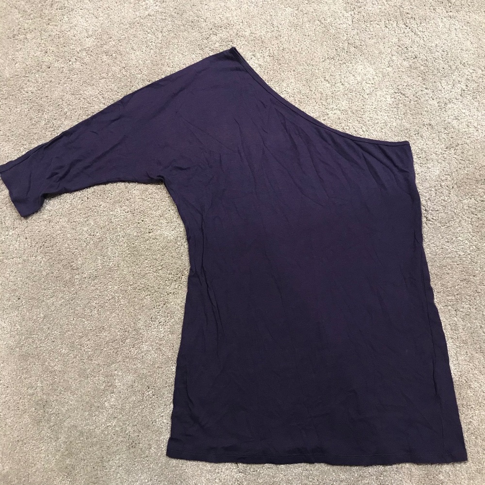 🌻5/$5!! Victoria’s Secret Tee Shop One Sleeve Top